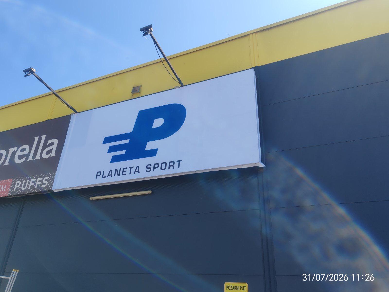 Planeta Sport reklamna tabla na fasadi