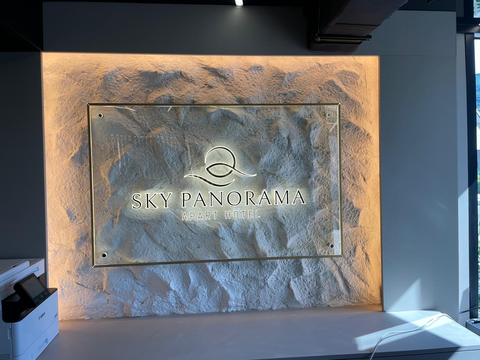 Sky Panorama Apart Hotel svetleća staklena reklama