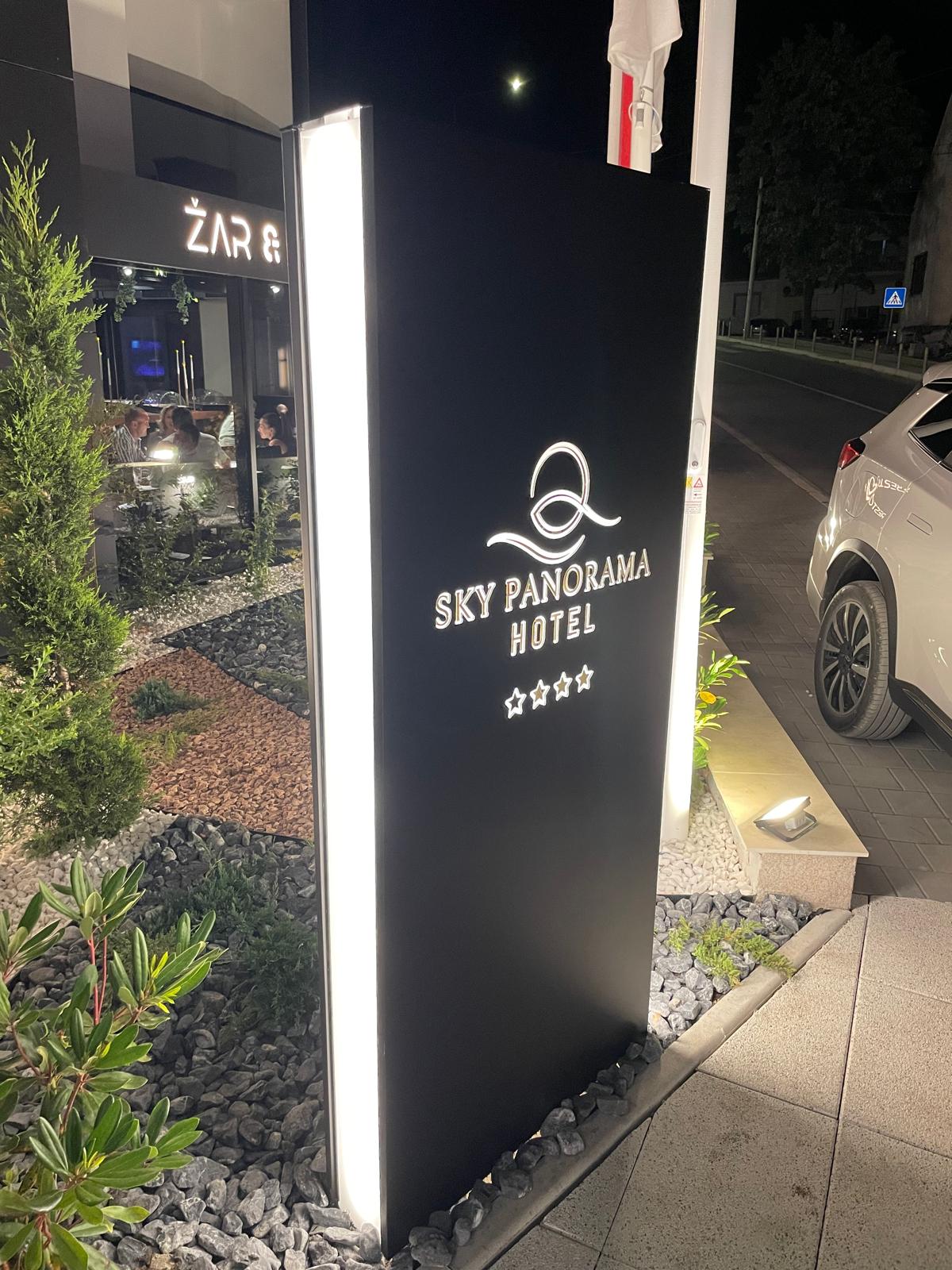Sky Panorama Hotel svetleći reklamni totem