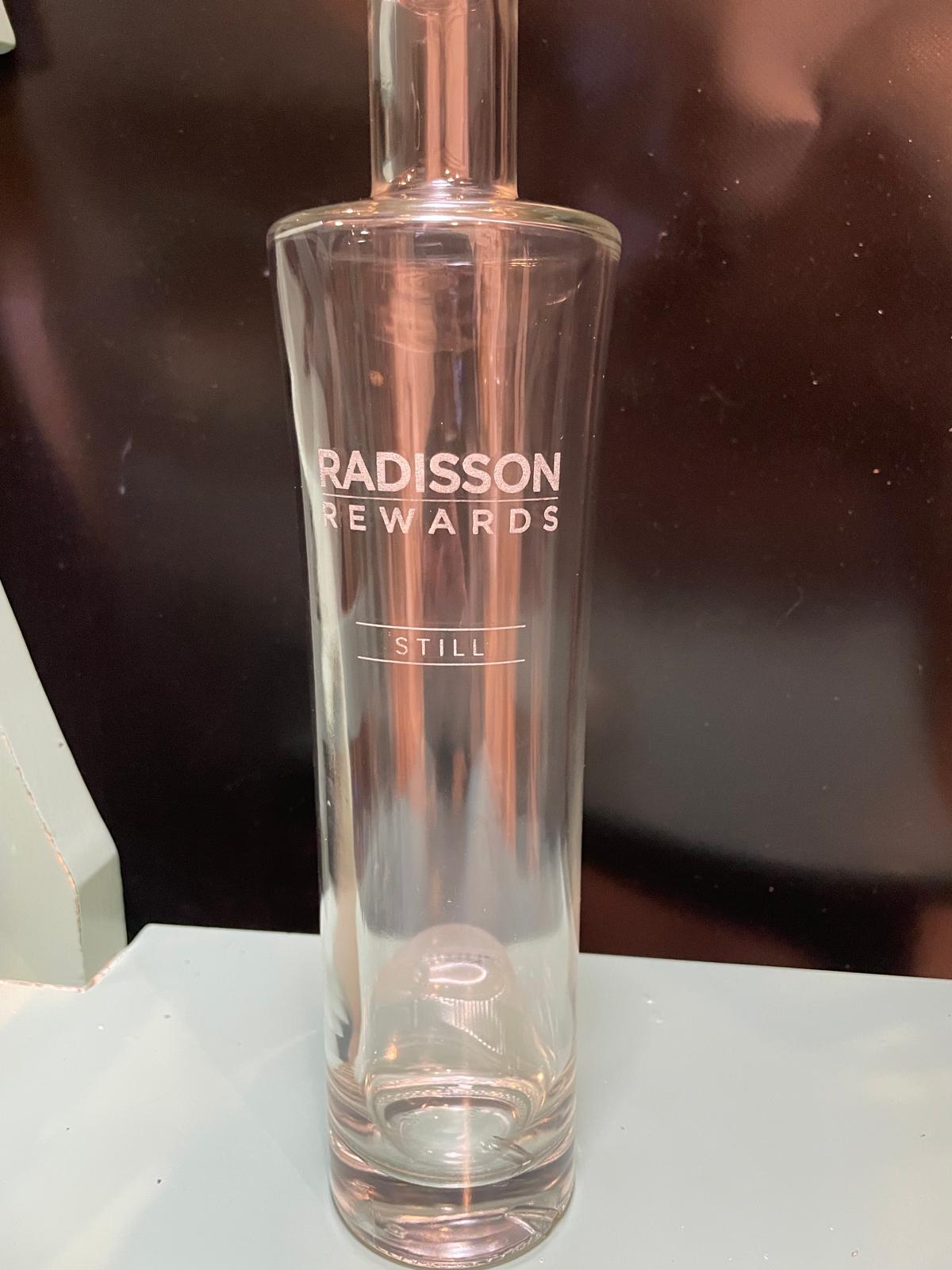 UV štampa Radisson Rewards na staklu